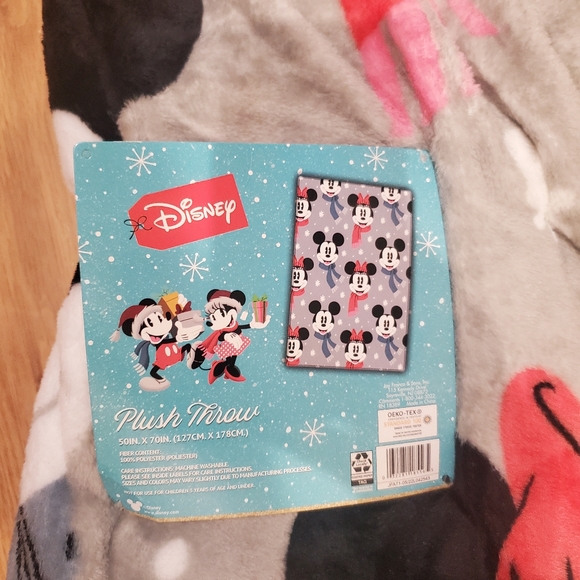 Adorable Mickey and Minnie Mouse Snowflake Blanket-NWT - Picture 2 of 6